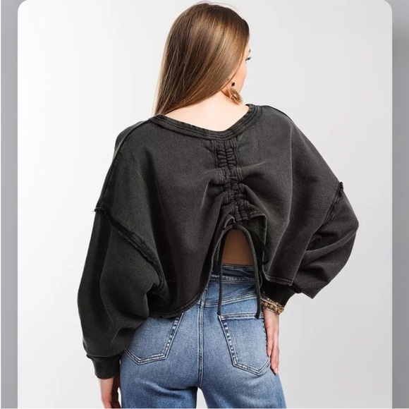 Free People S/P sweatshirt cropped with ruching in the back Charcoal - Picture 2 of 4